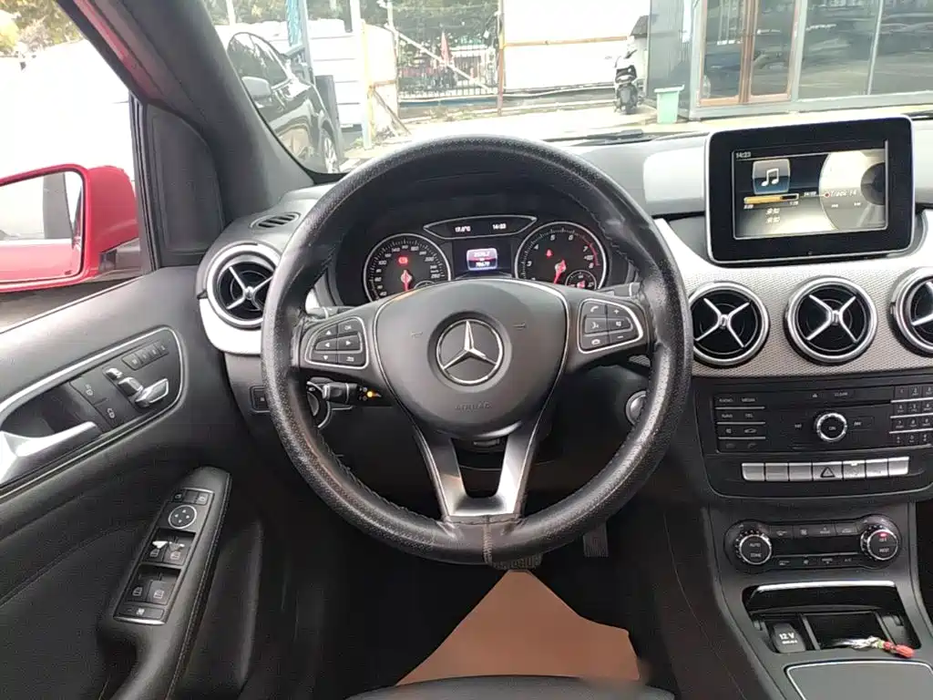 Mercedes-Benz B-Class — миниатюра 11