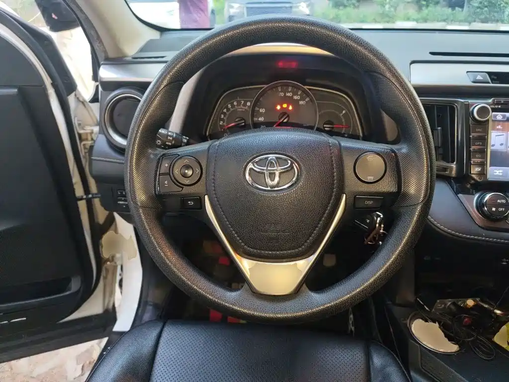 Toyota RAV4 — миниатюра 11
