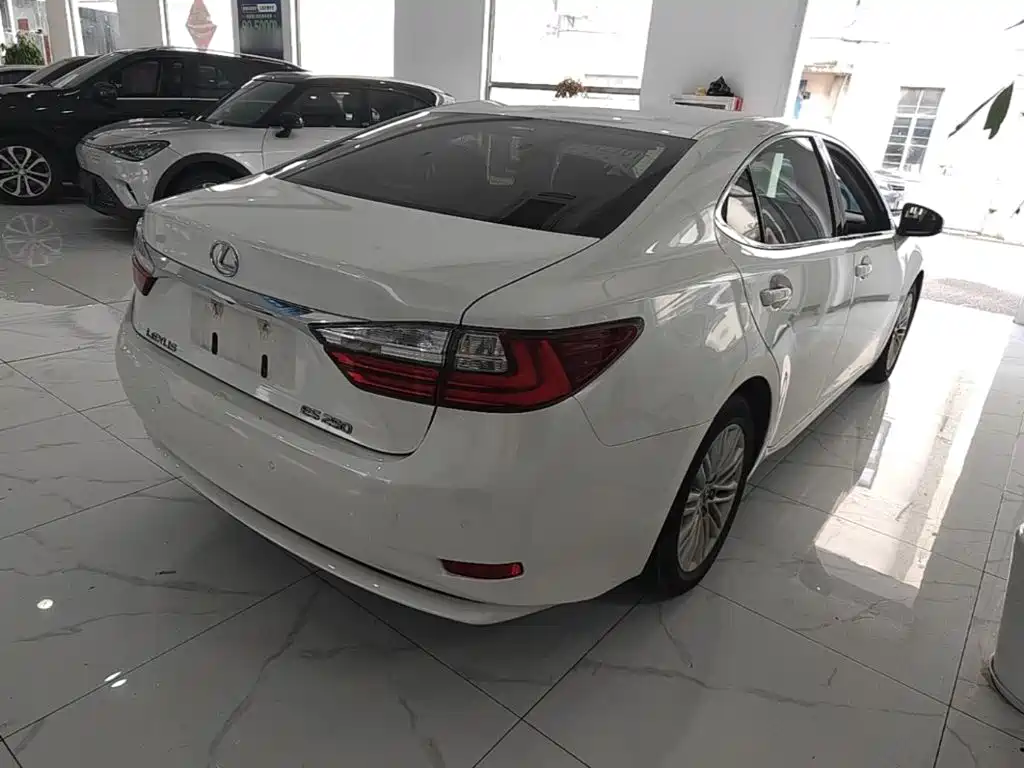 Lexus ES — миниатюра 7