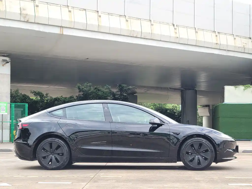 Tesla Model 3 — миниатюра 13
