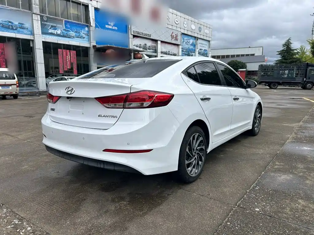 Hyundai Elantra — миниатюра 7