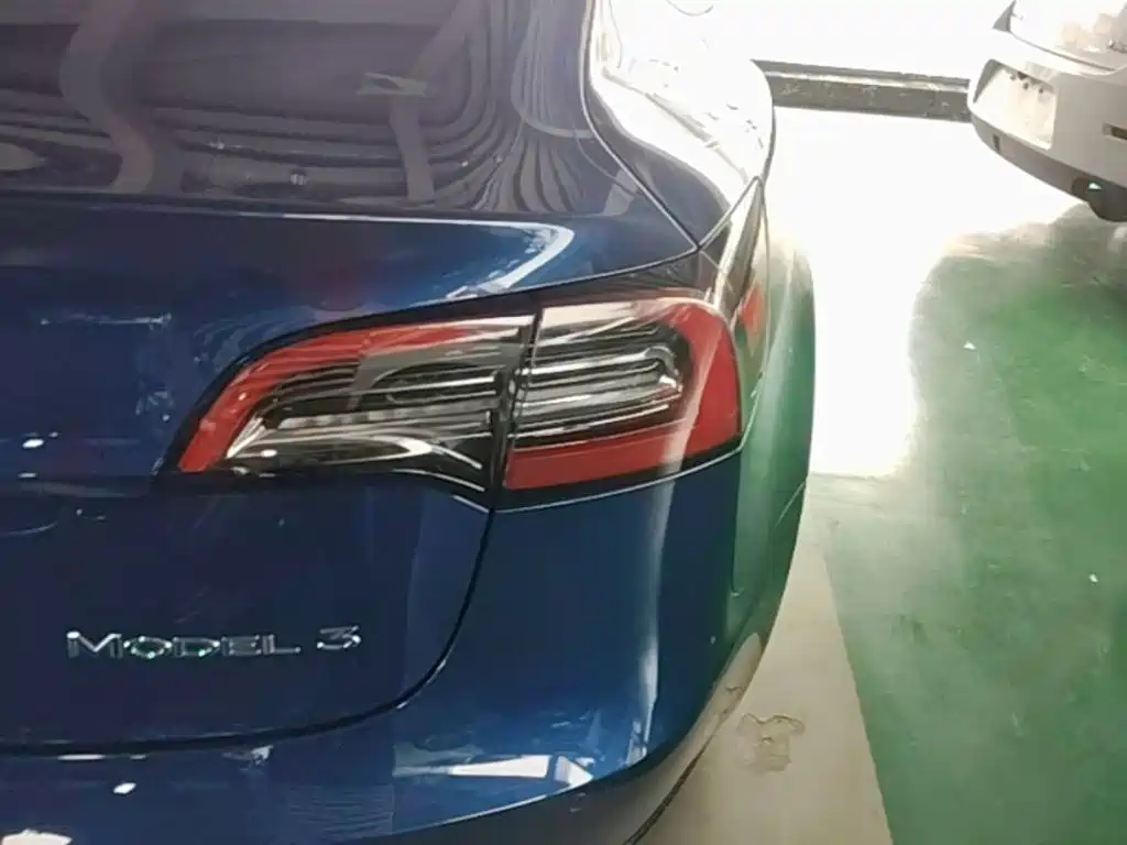 Tesla Model 3 — миниатюра 8