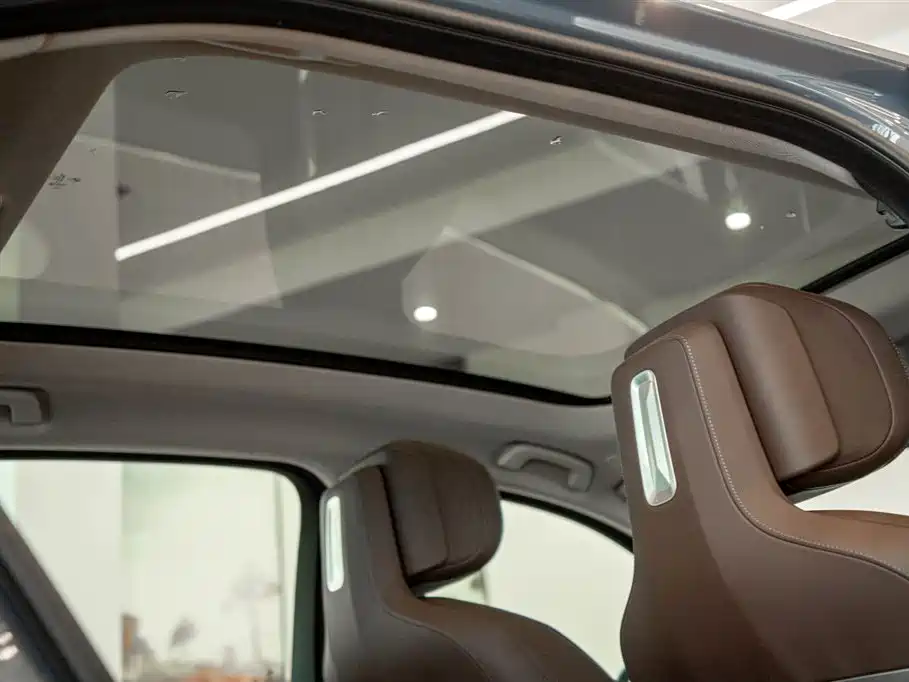 BMW 7 Series — миниатюра 19