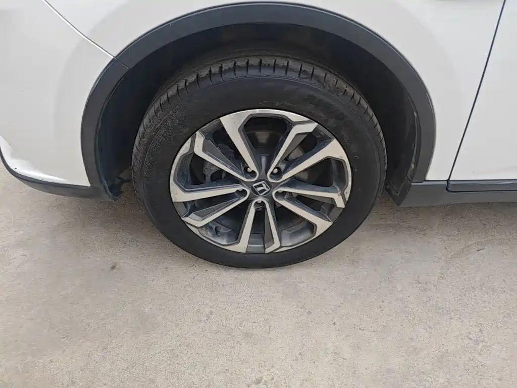 Luxgen U6 — миниатюра 23