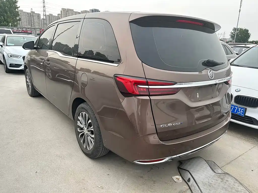 Buick GL8 — миниатюра 7