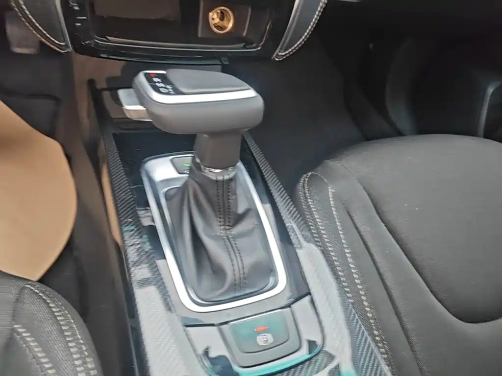 Luxgen U6 — миниатюра 14