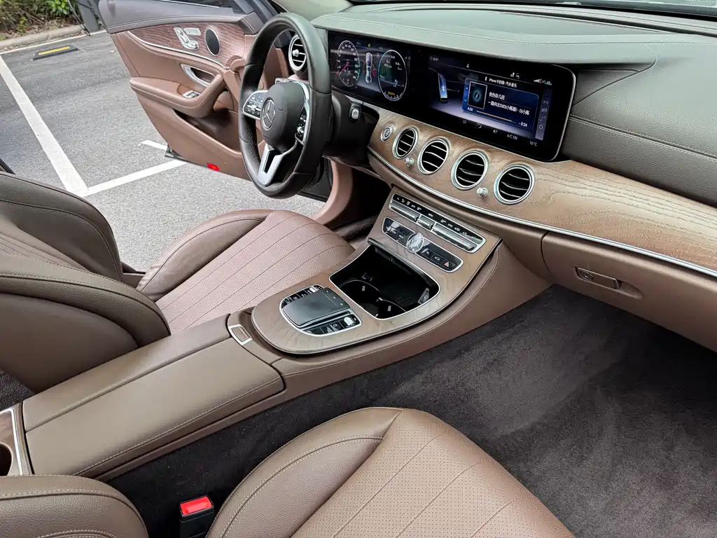 Mercedes-Benz E-Class — миниатюра 13