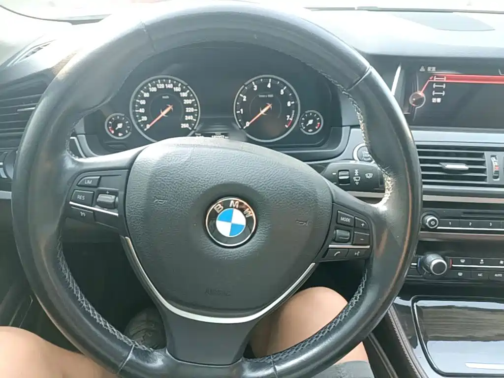BMW 5 Series — миниатюра 11