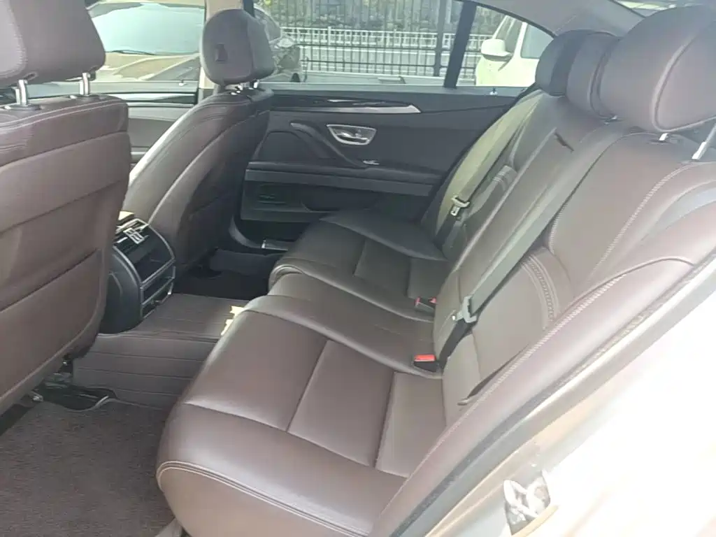 BMW 5 Series — миниатюра 17