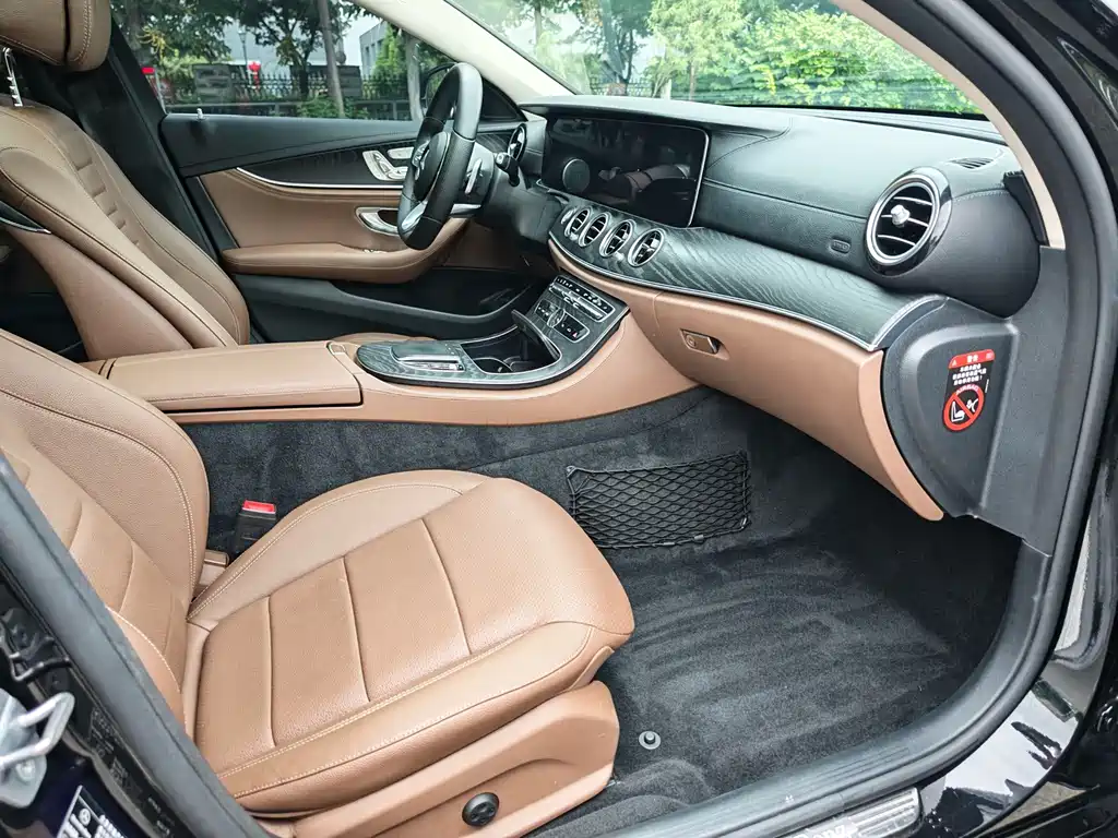 Mercedes-Benz E-Class — миниатюра 13