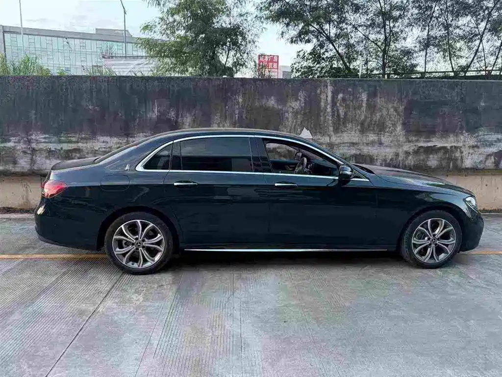Mercedes-Benz E-Class — миниатюра 2