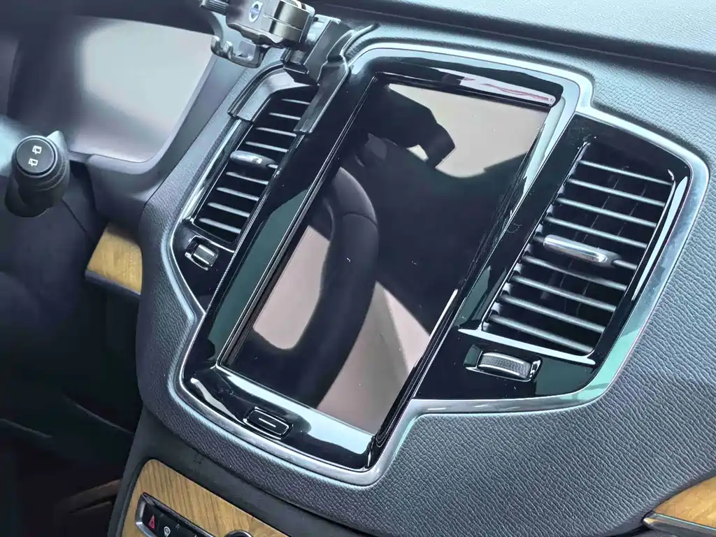 Volvo XC90 — миниатюра 26