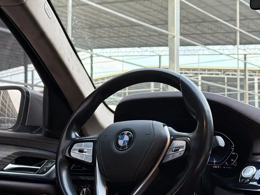 BMW 5 Series New Energy — миниатюра 27