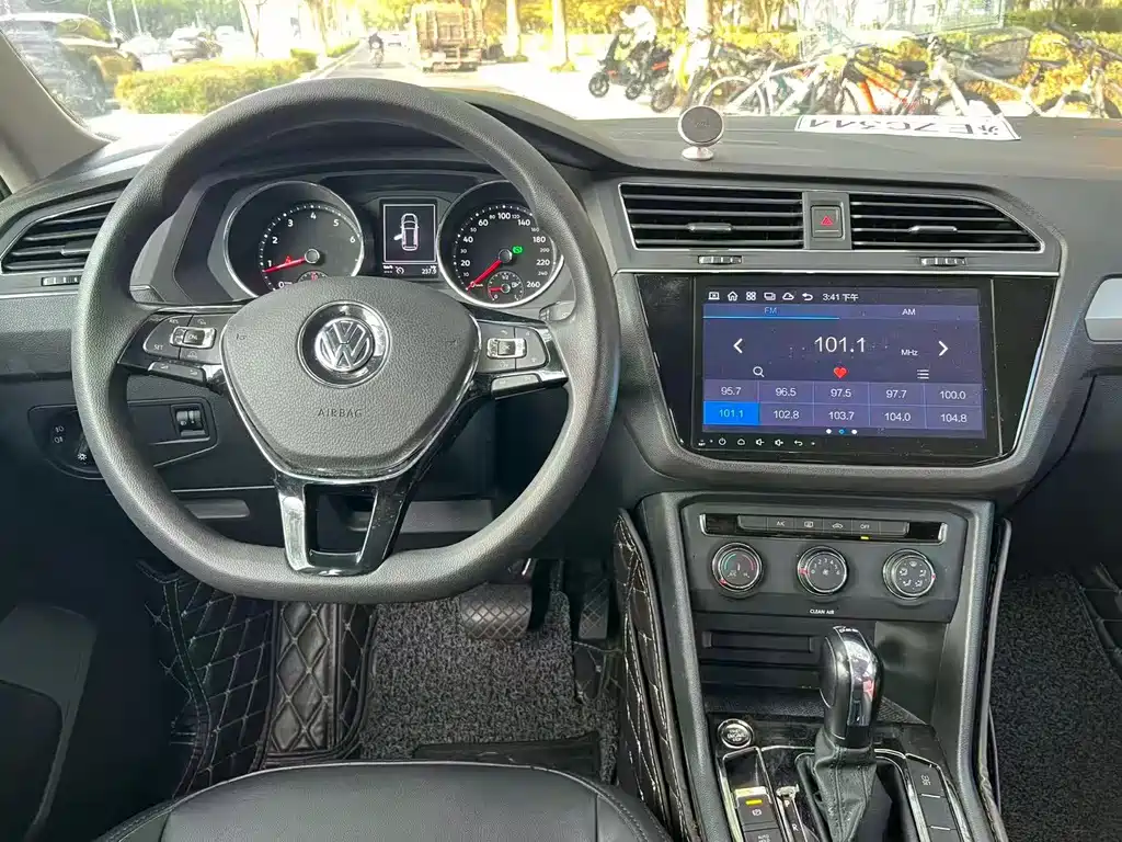 Volkswagen Tiguan L — миниатюра 10