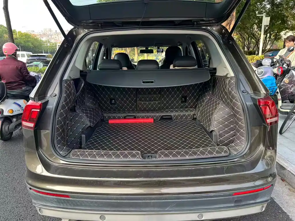 Volkswagen Tiguan L — миниатюра 16