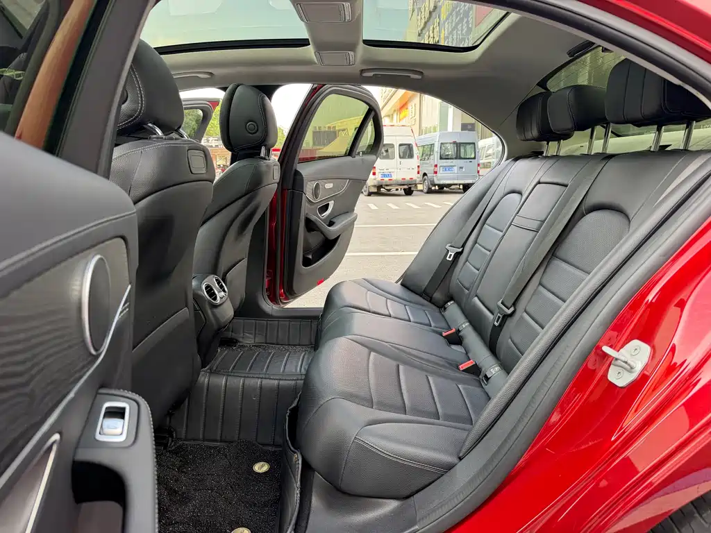 Mercedes-Benz C-Class — миниатюра 11