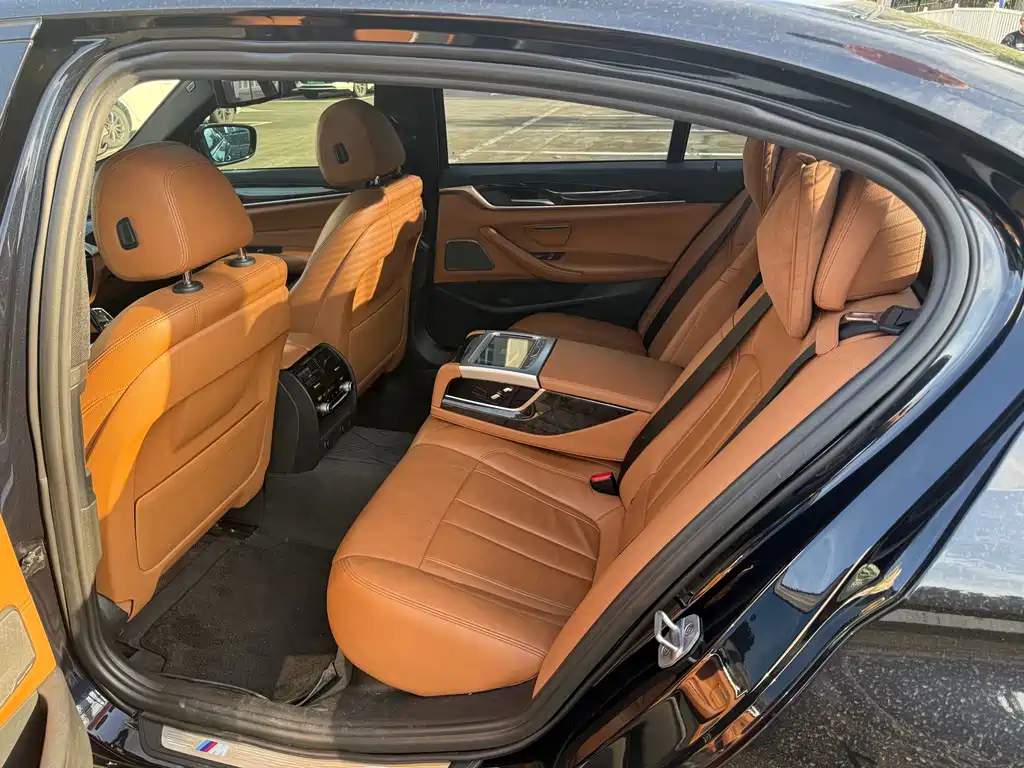 BMW 5 Series — миниатюра 10