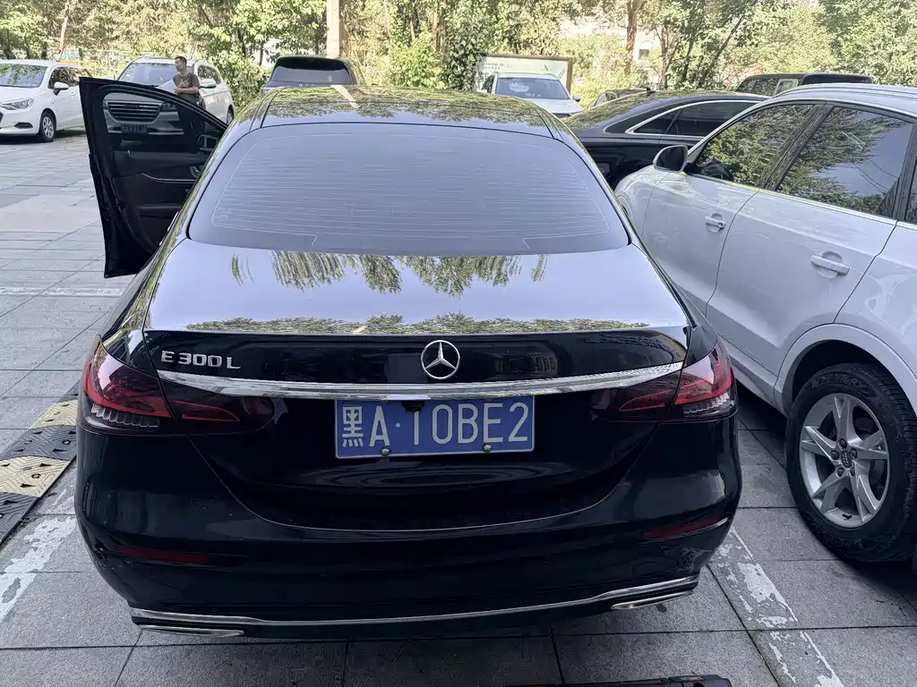 Mercedes-Benz E-Class — миниатюра 8