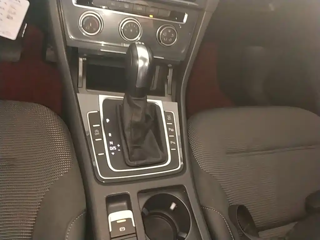 Volkswagen Golf — миниатюра 14