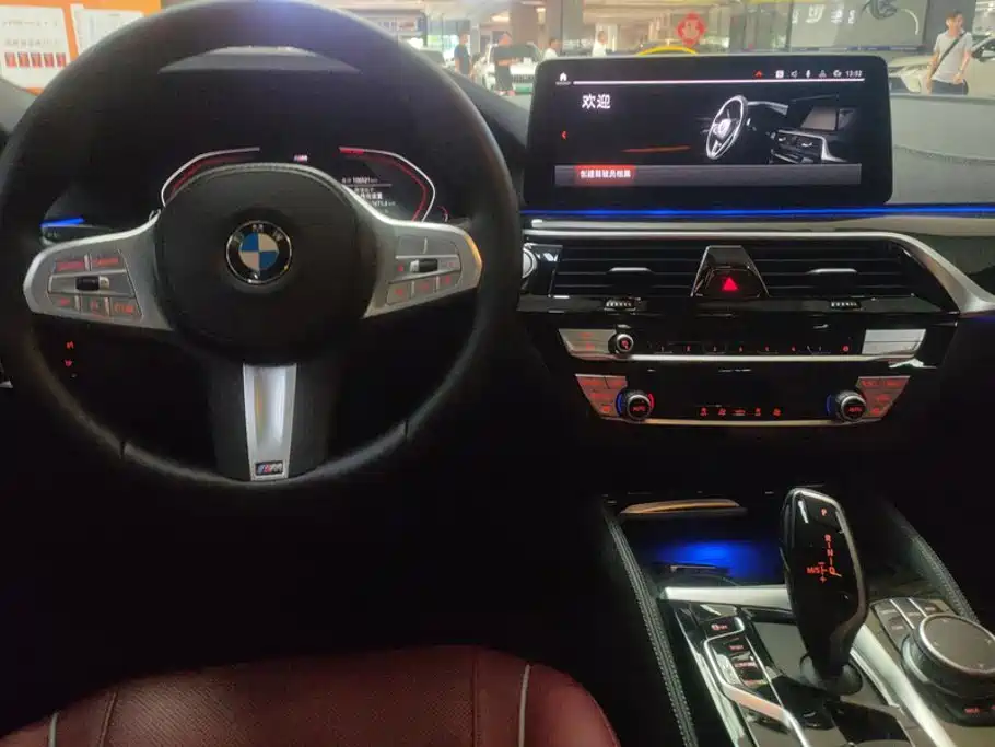 BMW 5 Series — миниатюра 12