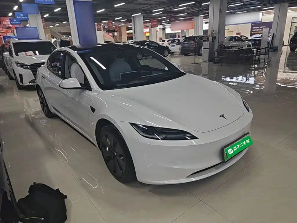 Tesla Model 3 — миниатюра 4