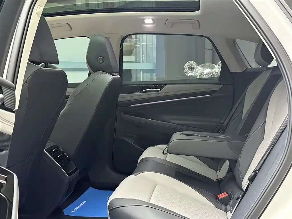 VOLKSWAGEN ID.7 VIZZION