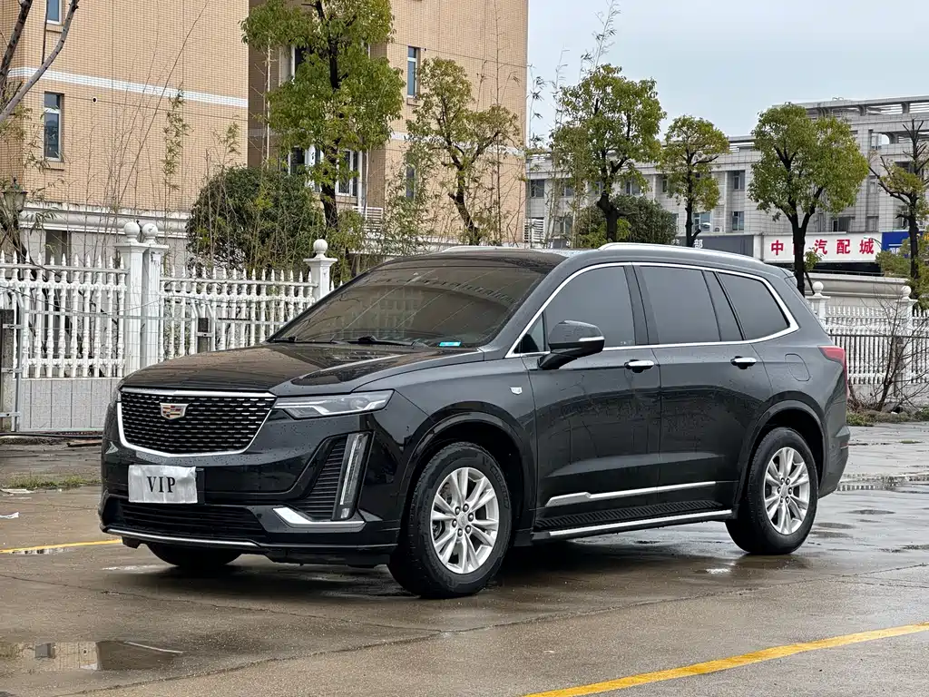 CADILLAC XT6