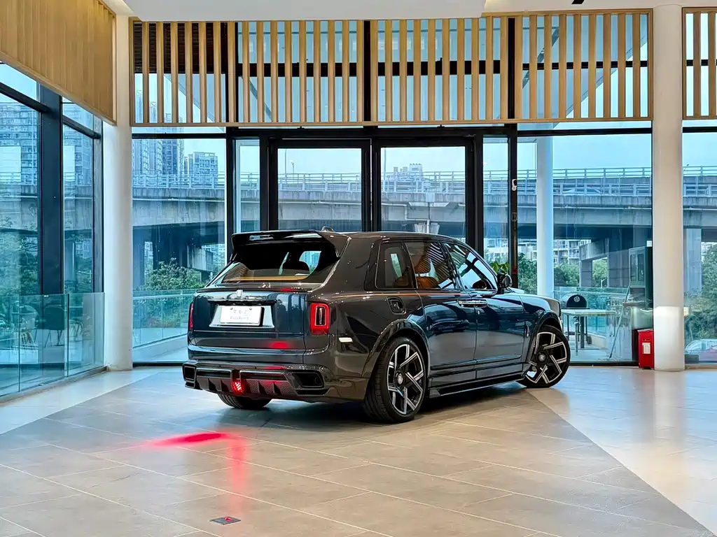 Rolls-Royce Cullinan 2018 мест