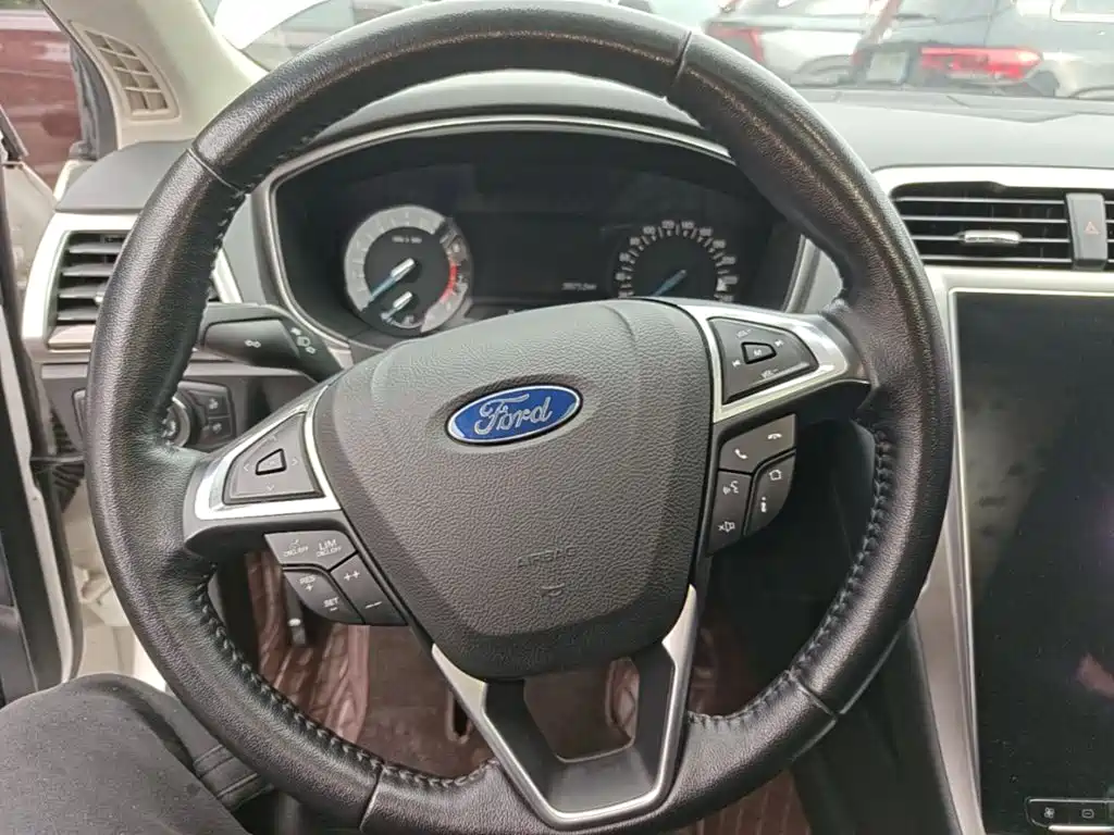 Ford Mondeo — миниатюра 11