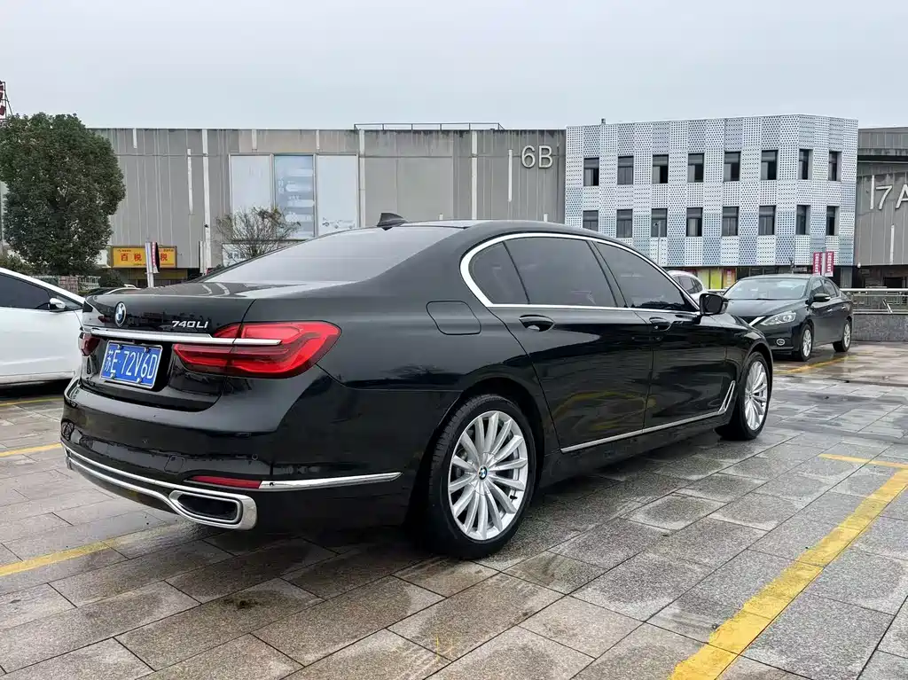 BMW 7 SERIES
