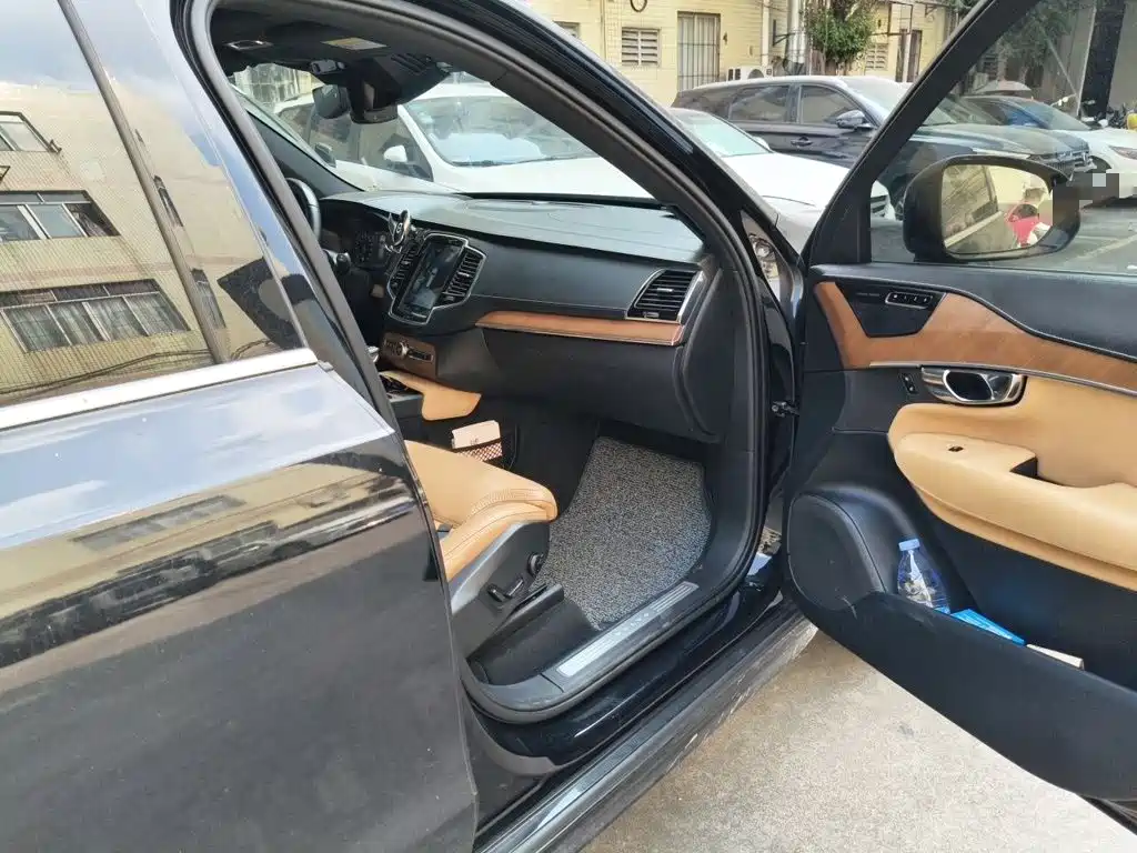 Volvo XC90 — миниатюра 18