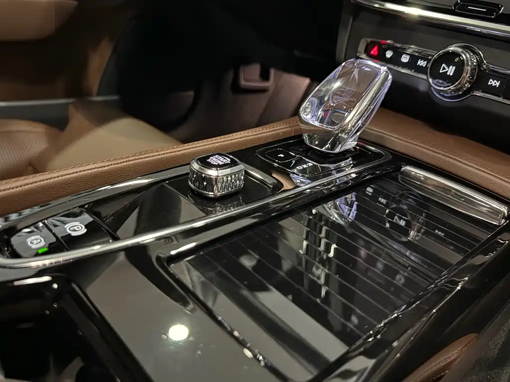 Volvo S90 PHEV — миниатюра 12