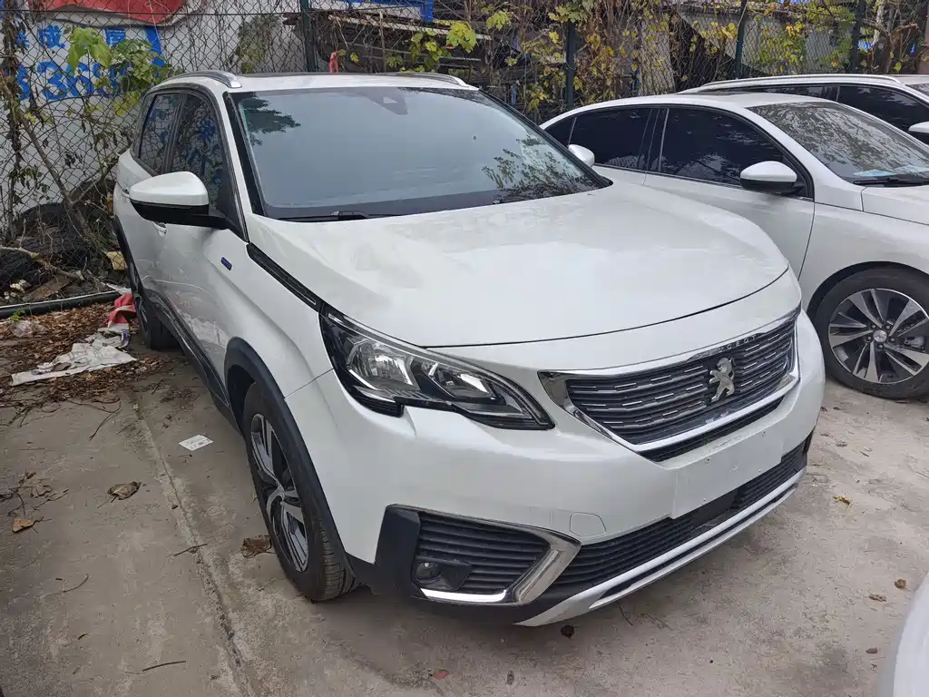 PEUGEOT 5008