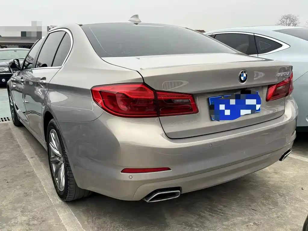 BMW 5 SERIES