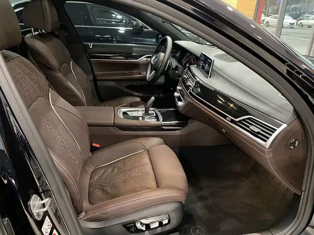 BMW 7 Series — миниатюра 8