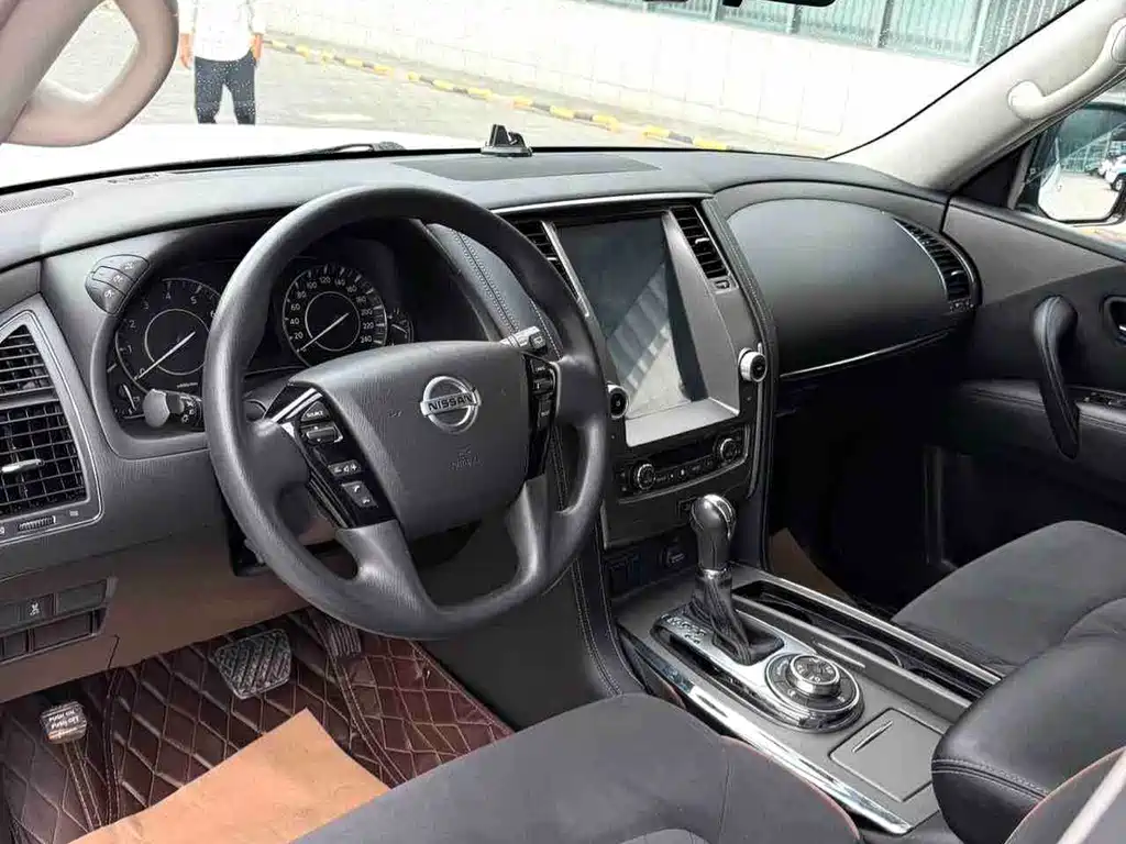 Nissan Patrol — миниатюра 7
