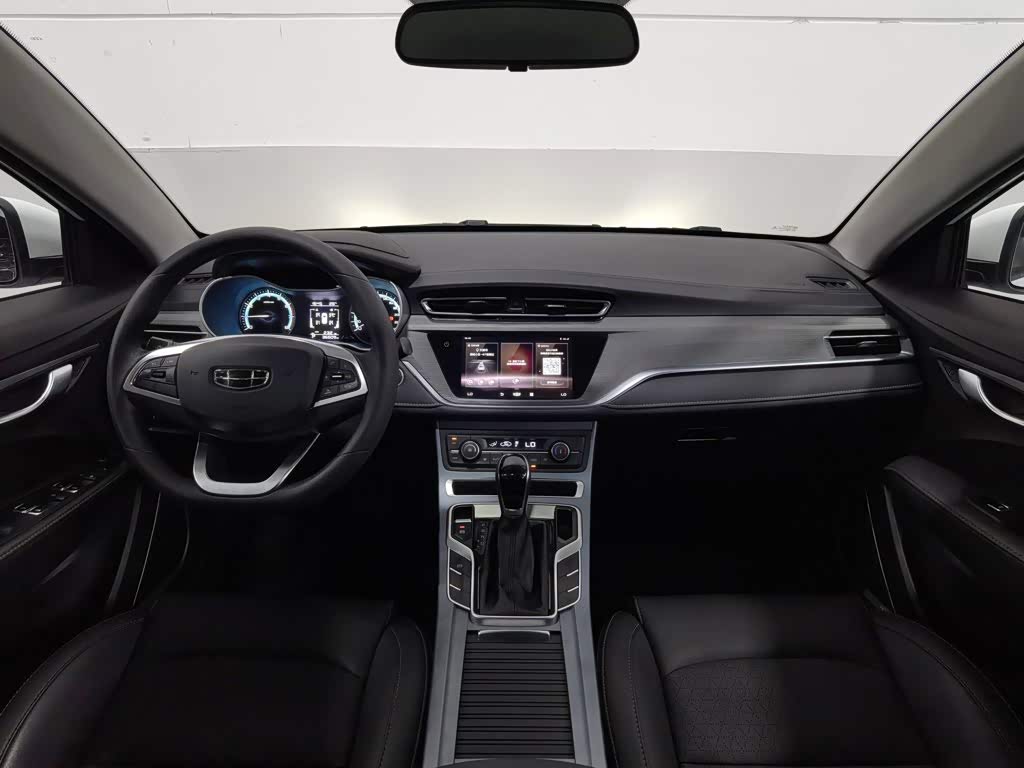 Geely Emgrand 1.5 л 2022 г. Белый, пробег 36500 км