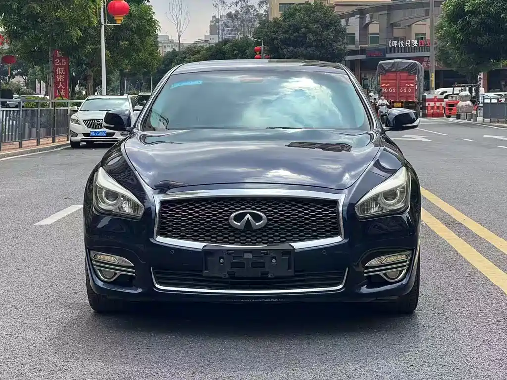 INFINITI Q70