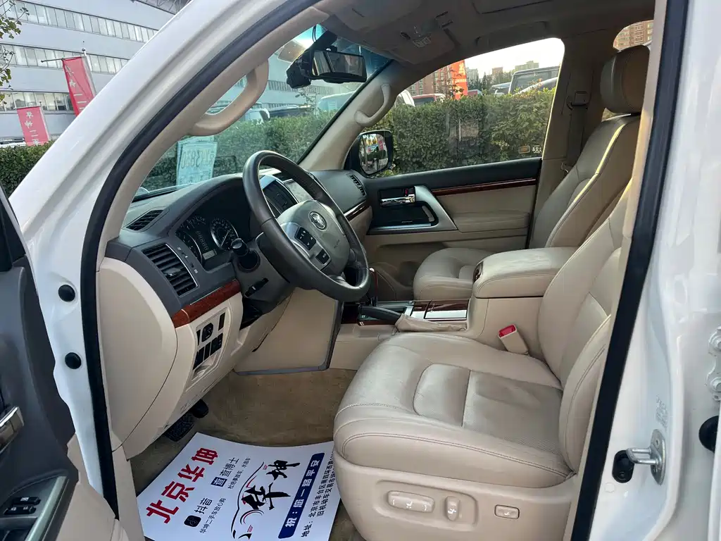 Toyota Land Cruiser 2012 4.0L AT VX