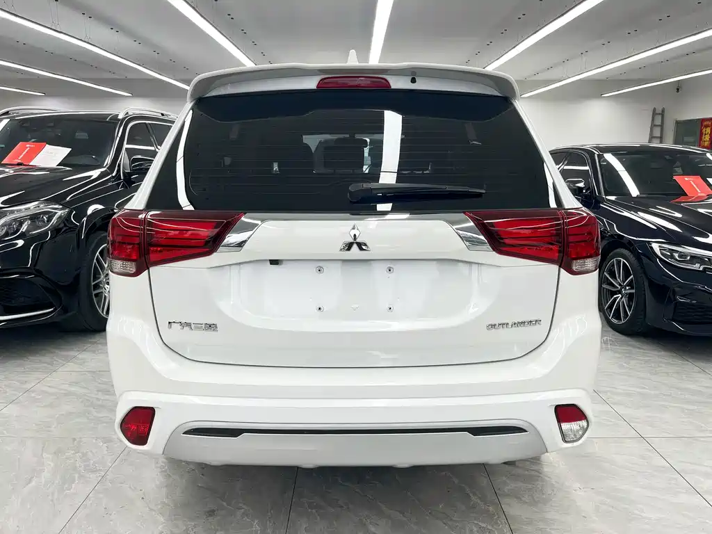 Mitsubishi Outlander — миниатюра 5