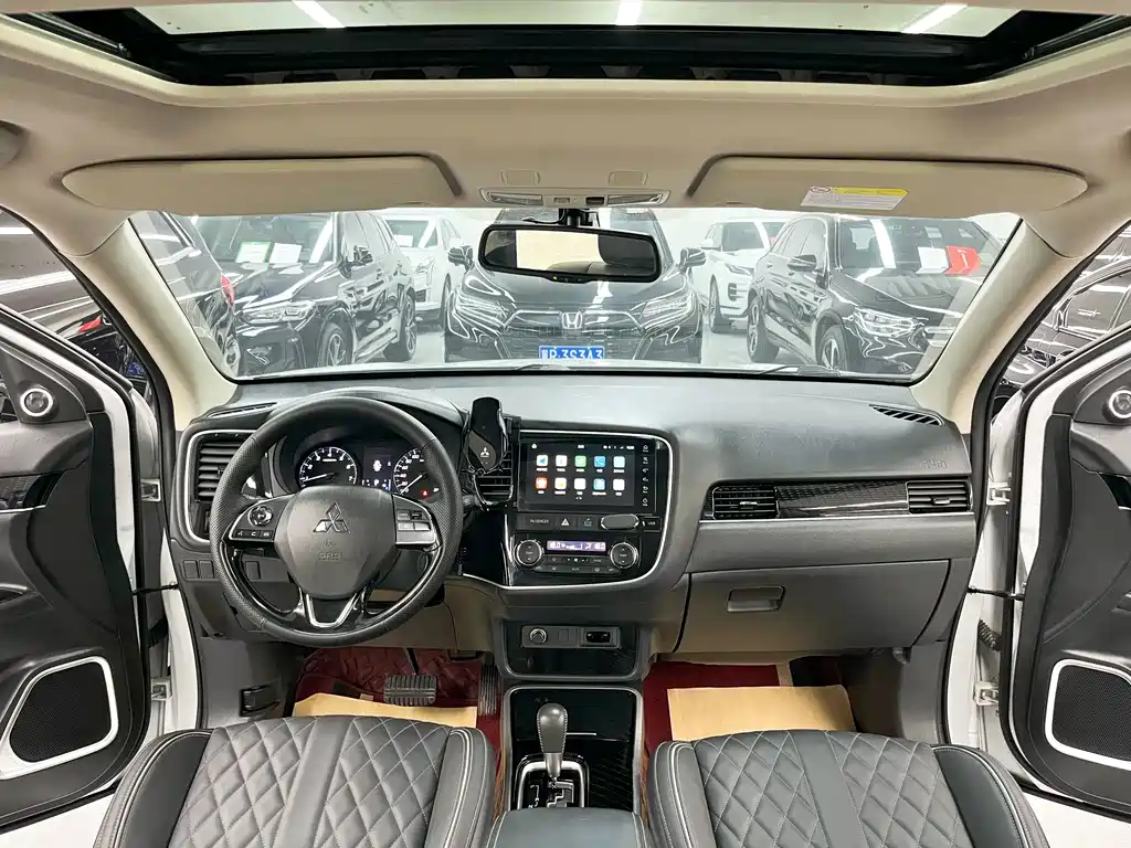 Mitsubishi Outlander — миниатюра 9