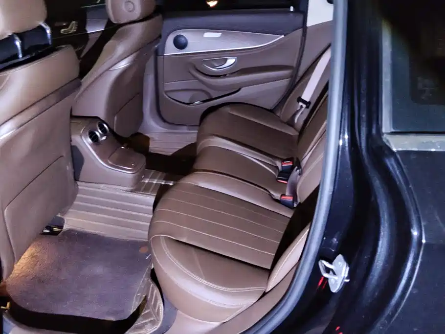 Mercedes-Benz E-Class — миниатюра 11