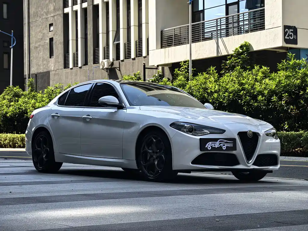 Alfa Romeo Giulia — миниатюра 3