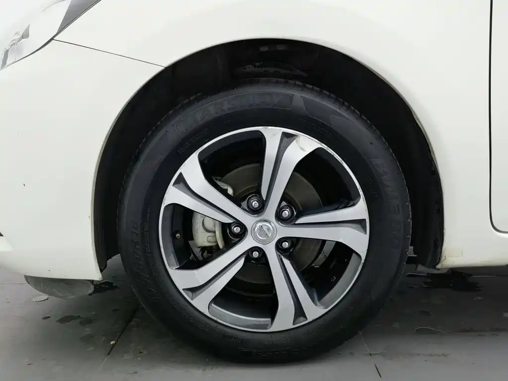Nissan Tiida — миниатюра 17