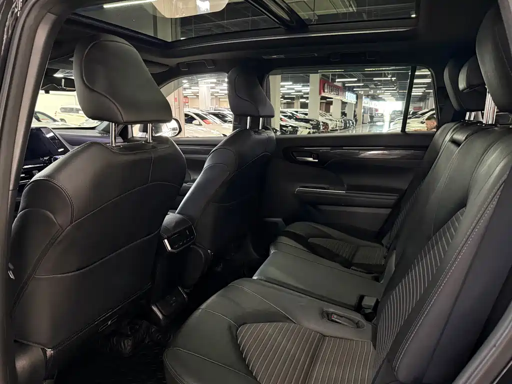 Toyota Crown Kluger — миниатюра 6