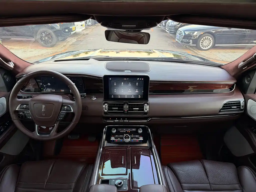Lincoln Navigator — миниатюра 7