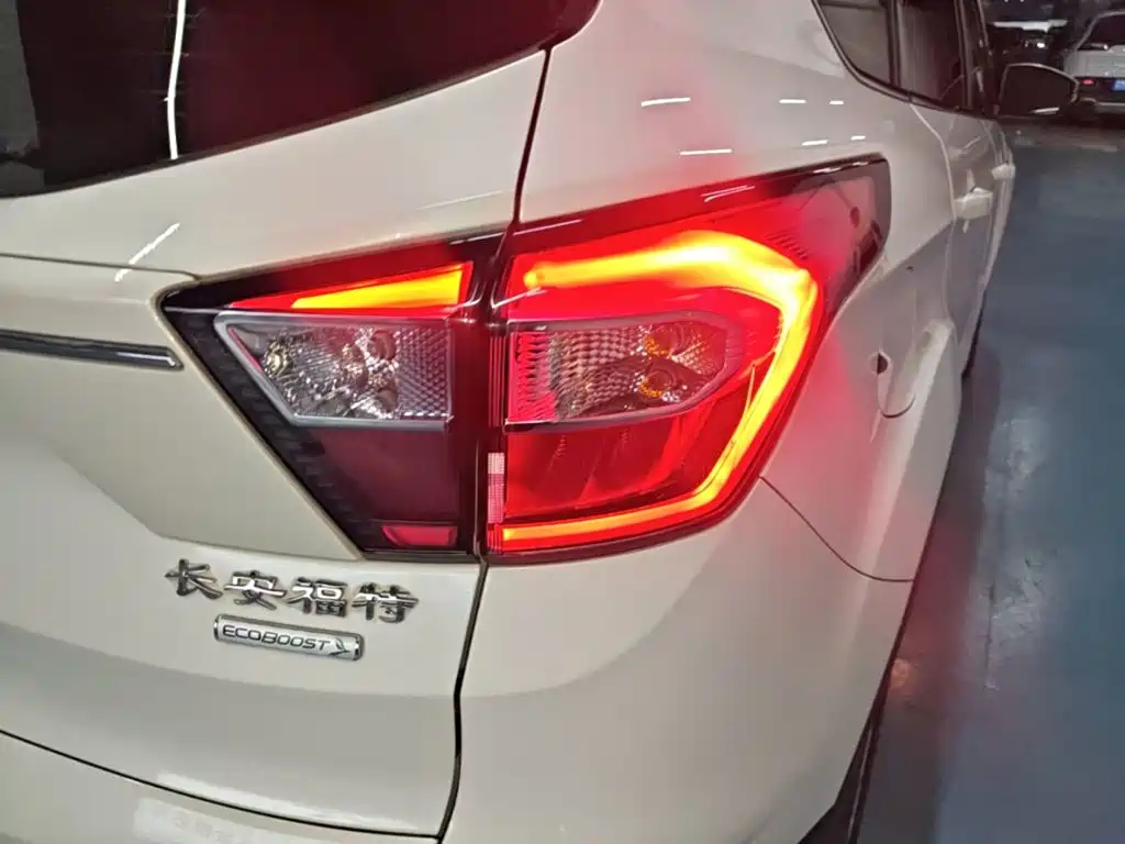 Ford Kuga — миниатюра 8
