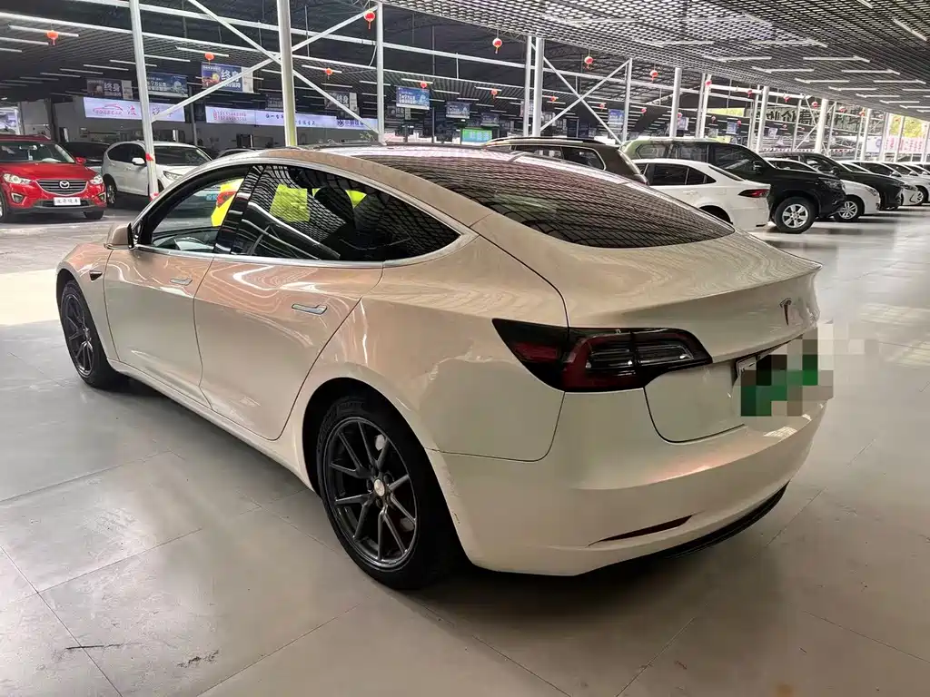 Tesla Model 3 — миниатюра 2
