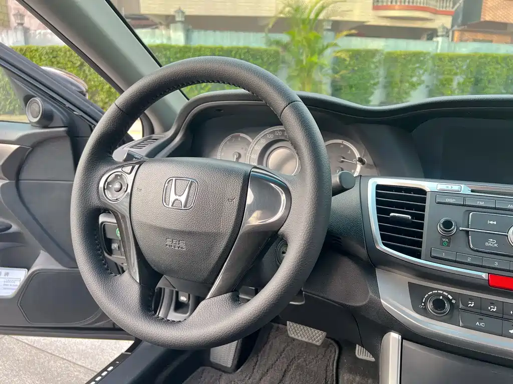 Honda Accord — миниатюра 12