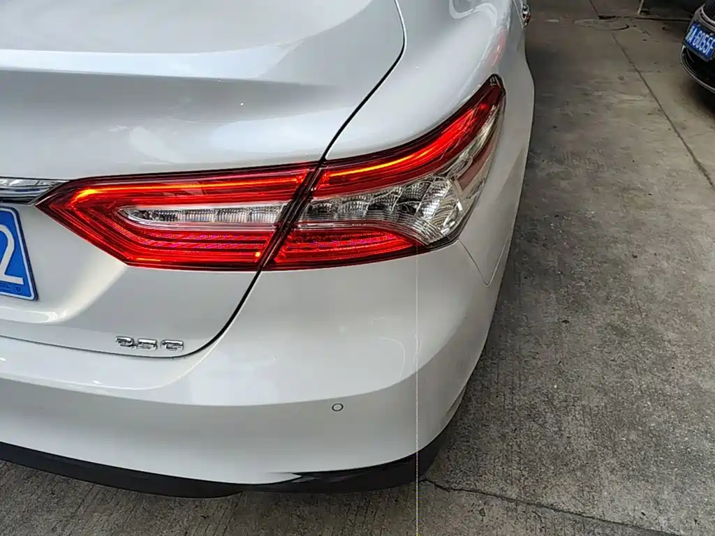 Toyota Camry — миниатюра 8